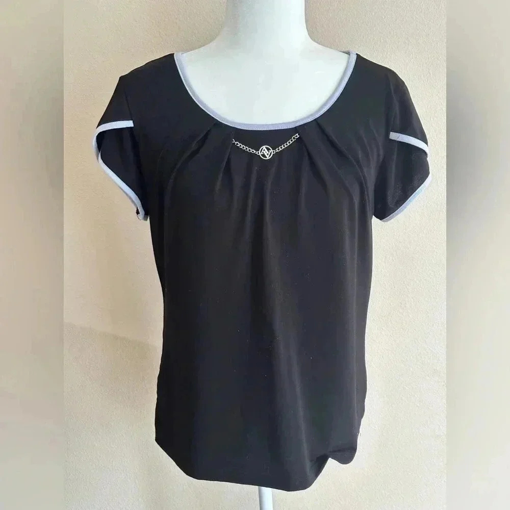Adrienne vitadinni size medium shirt